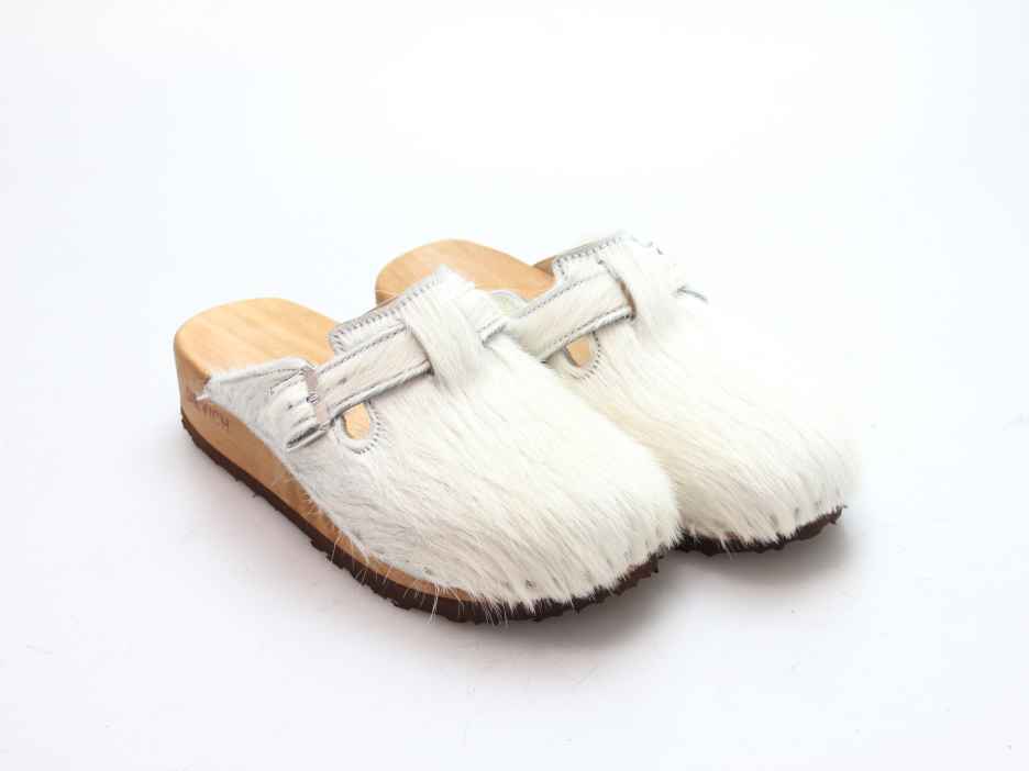 Clogs mit Keilsohle in Fell