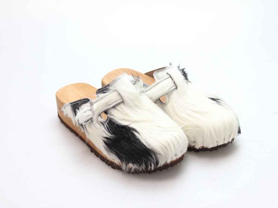 Clogs mit Keilsohle in Fell