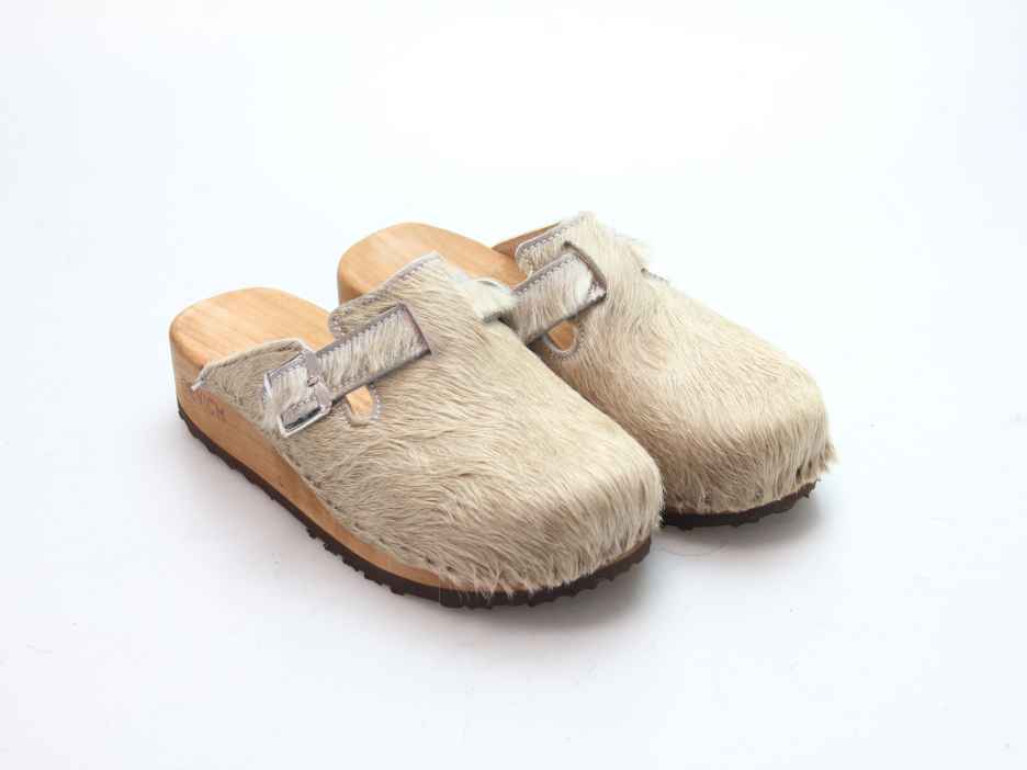 Clogs mit Keilsohle in Fell