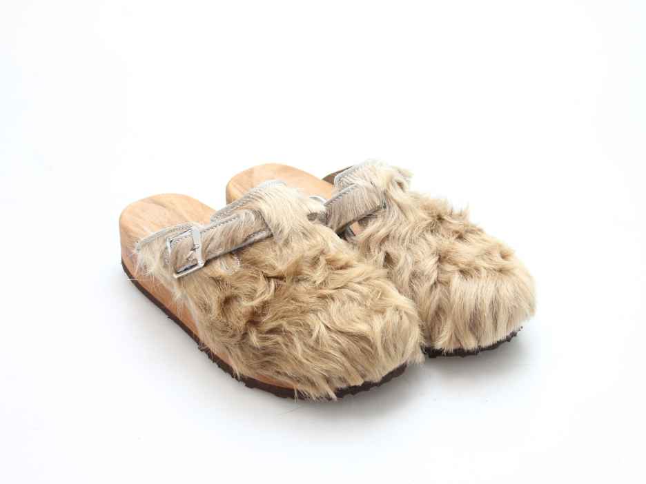 Clogs mit Keilsohle in Fell