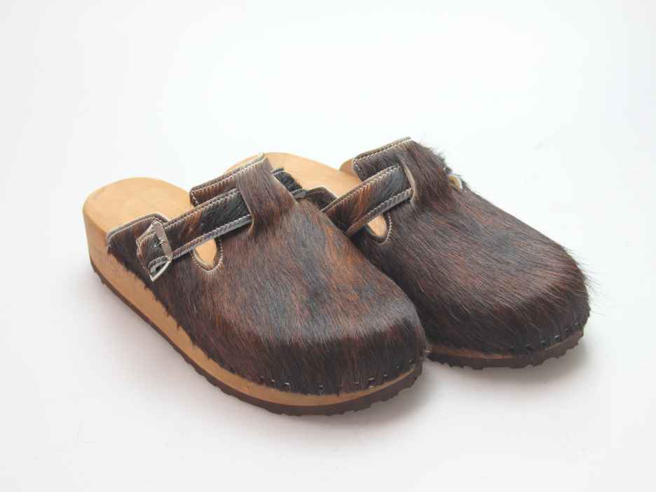 Clogs mit Keilsohle in Fell