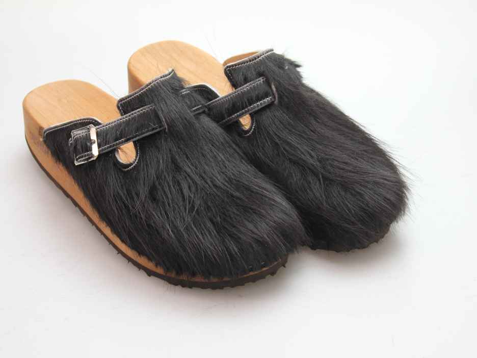 Clogs mit Keilsohle in Fell