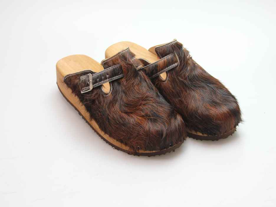 Clogs mit Keilsohle in Fell