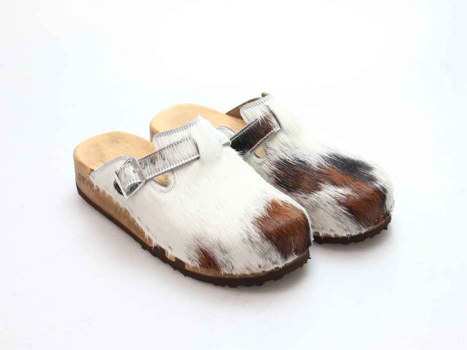 Bewegliche Clogs mit Keilsohle in Fell