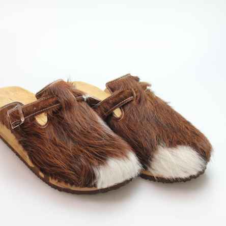 https://holzschuhe.at/en/shop/category/clogs-with-fur