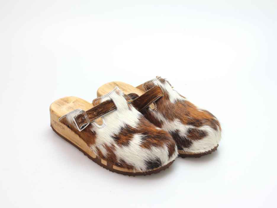 Bewegliche Clogs mit Keilsohle in Fell