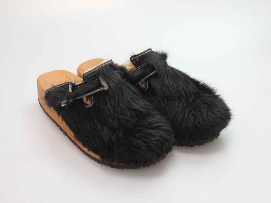 Clogs mit Keilsohle in Fell gefüttert