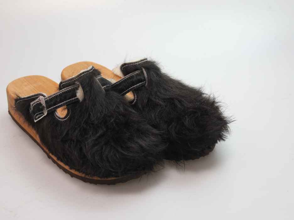 Clogs mit Keilsohle in Fell gefüttert