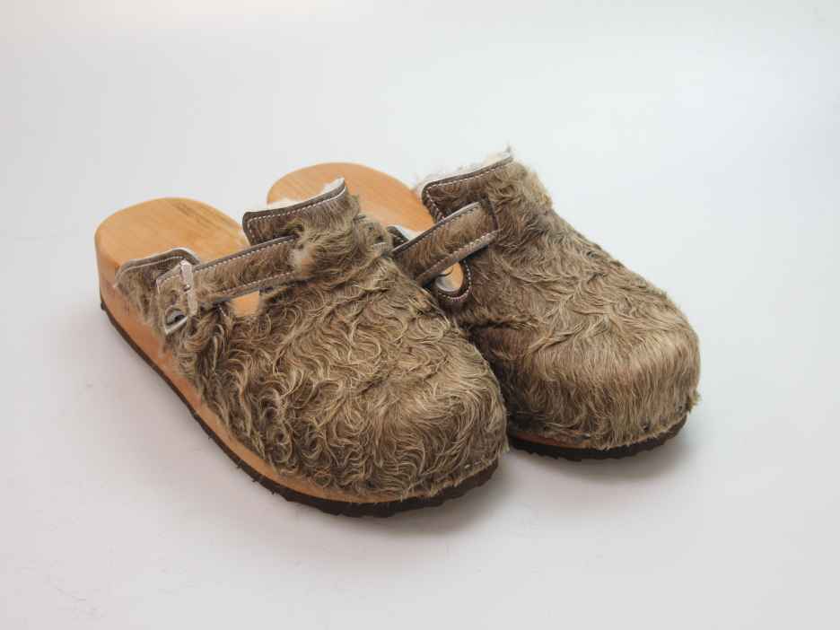 Clogs mit Keilsohle in Fell gefüttert