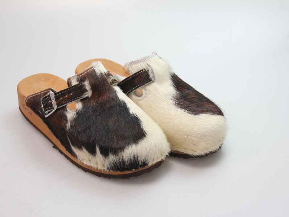 Clogs mit Keilsohle in Fell gefüttert