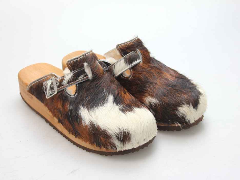 Clogs mit Keilsohle in Fell gefüttert