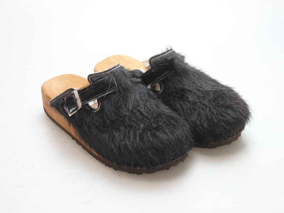 Clogs mit Keilsohle in Fell gefüttert