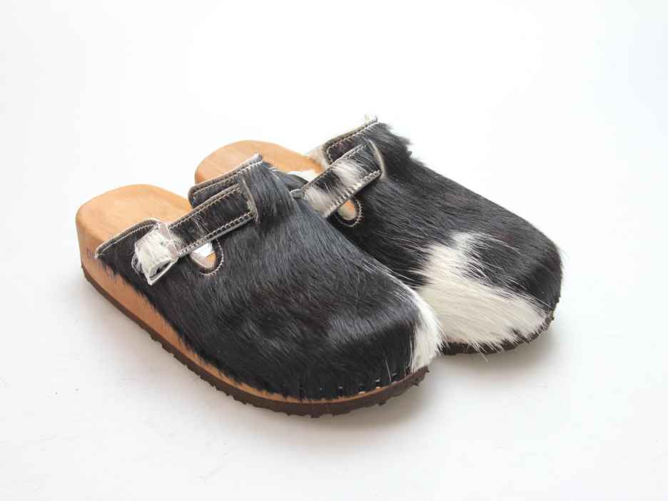 Clogs mit Keilsohle in Fell gefüttert