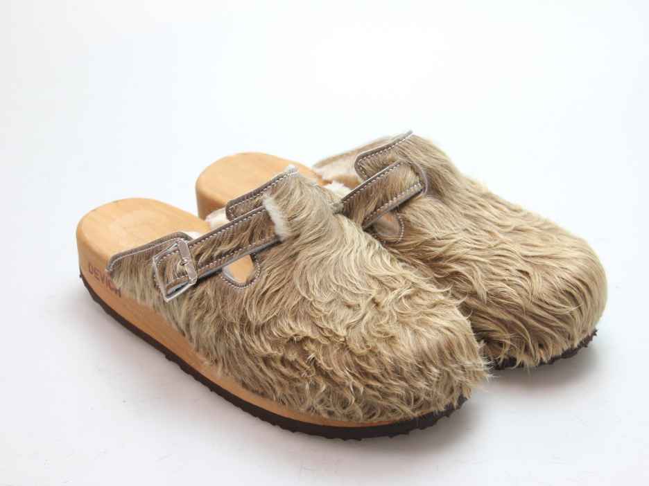 Clogs mit Keilsohle in Fell gefüttert