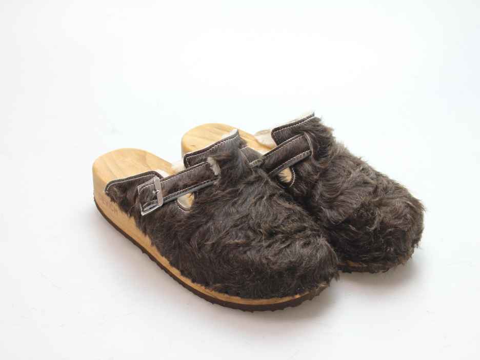 Clogs mit Keilsohle in Fell gefüttert