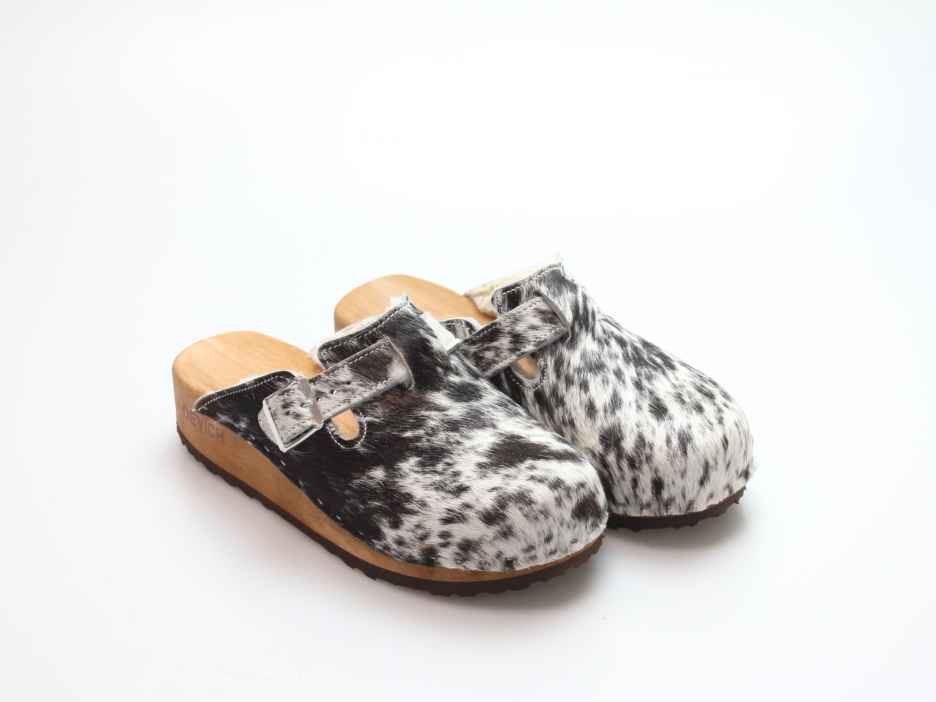 Clogs mit Keilsohle in Fell gefüttert