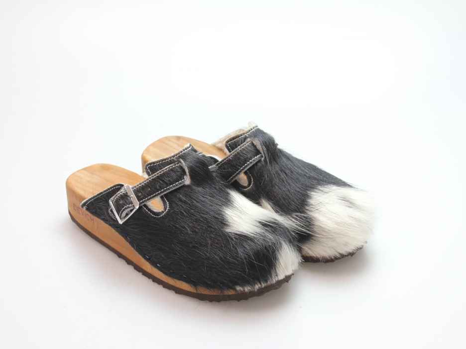 Clogs mit Keilsohle in Fell gefüttert