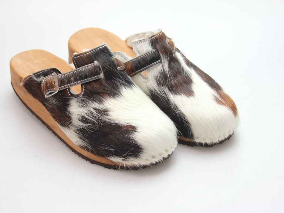 Clogs mit Keilsohle in Fell gefüttert