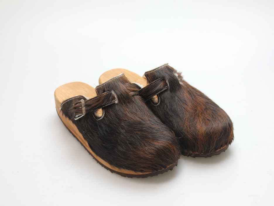 Clogs mit Keilsohle in Fell gefüttert
