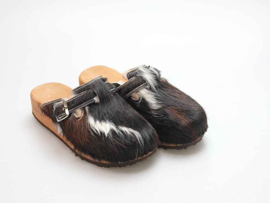 Clogs mit Keilsohle in Fell gefüttert