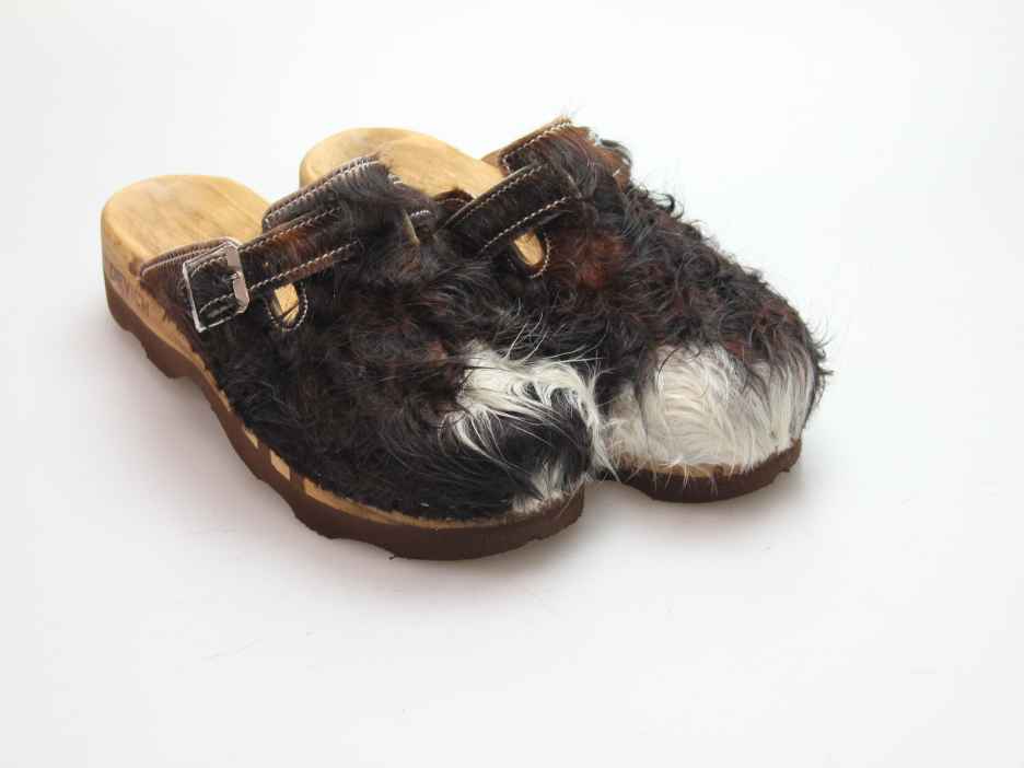 Bewegliche Clogs für Herren in Fell