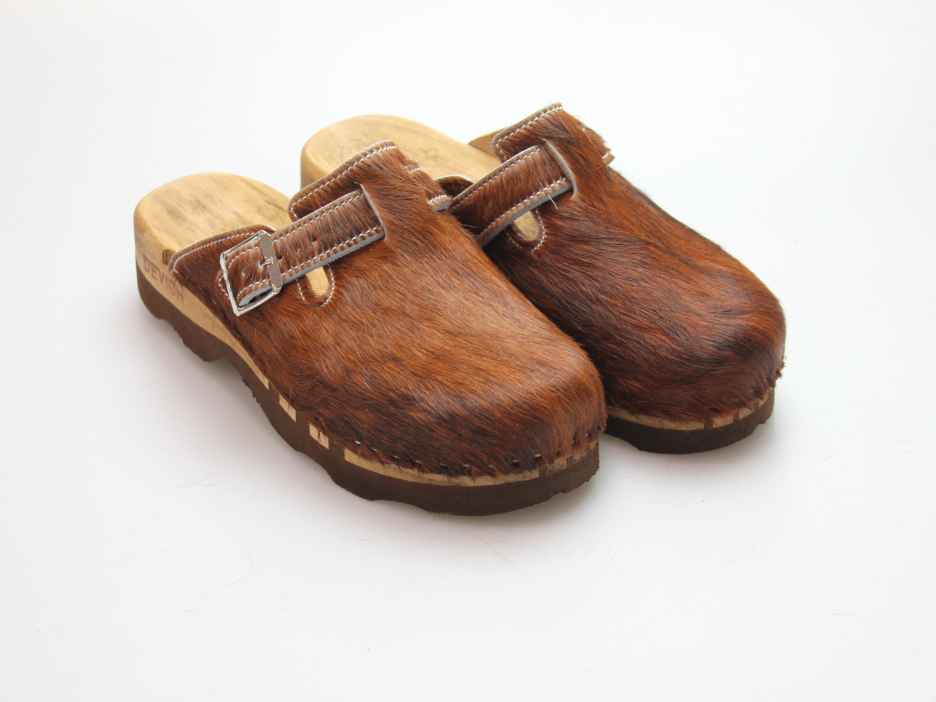 Bewegliche Clogs für Herren in Fell