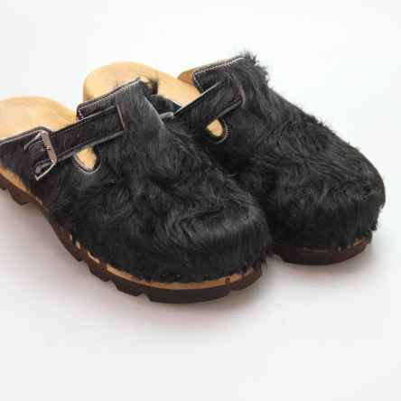 https://holzschuhe.at/en/shop/category/clogs-with-fur