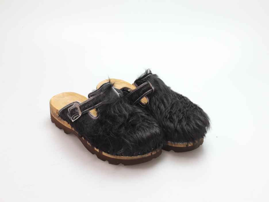 Bewegliche Clogs für Herren in Fell