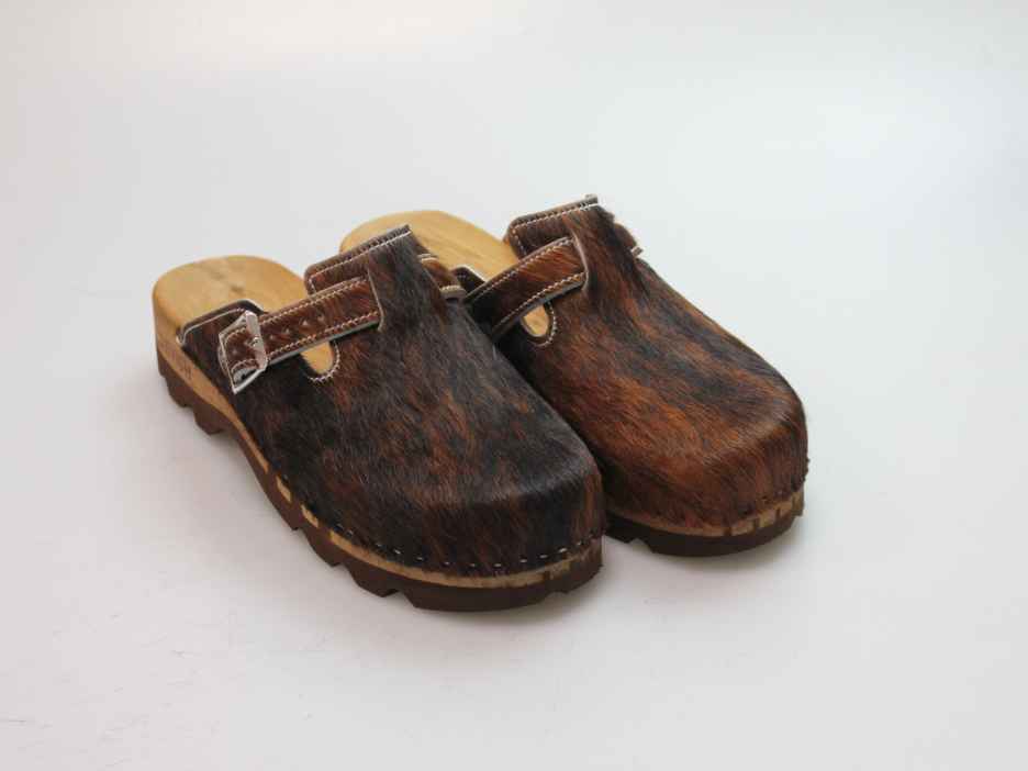 Bewegliche Clogs für Herren in Fell