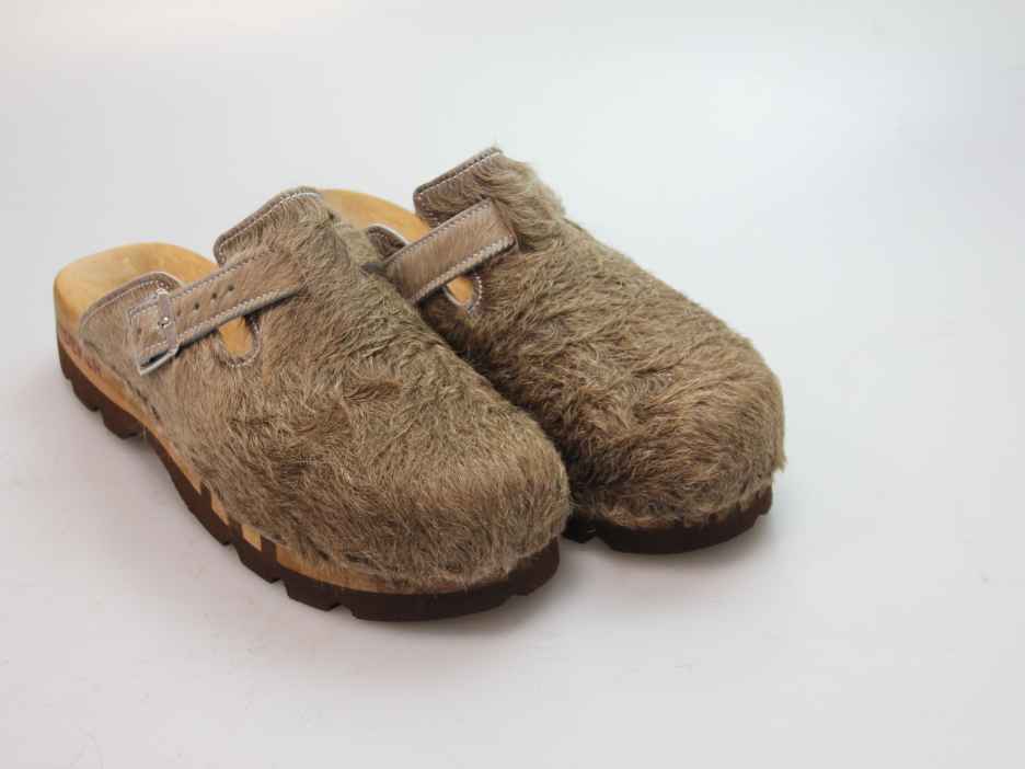 Bewegliche Clogs für Herren in Fell