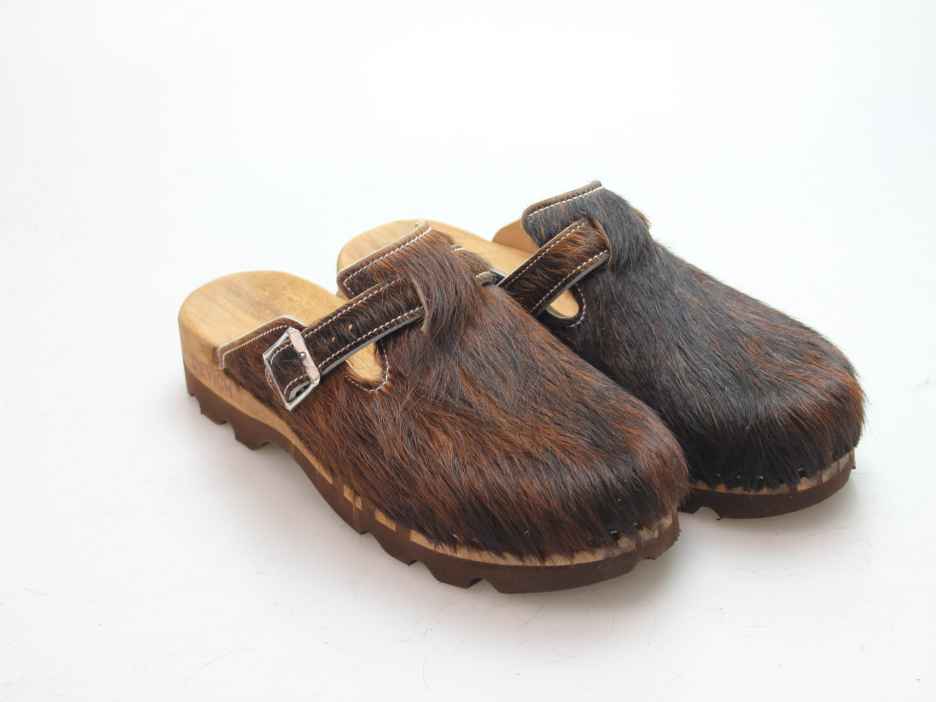 Bewegliche Clogs für Herren in Fell