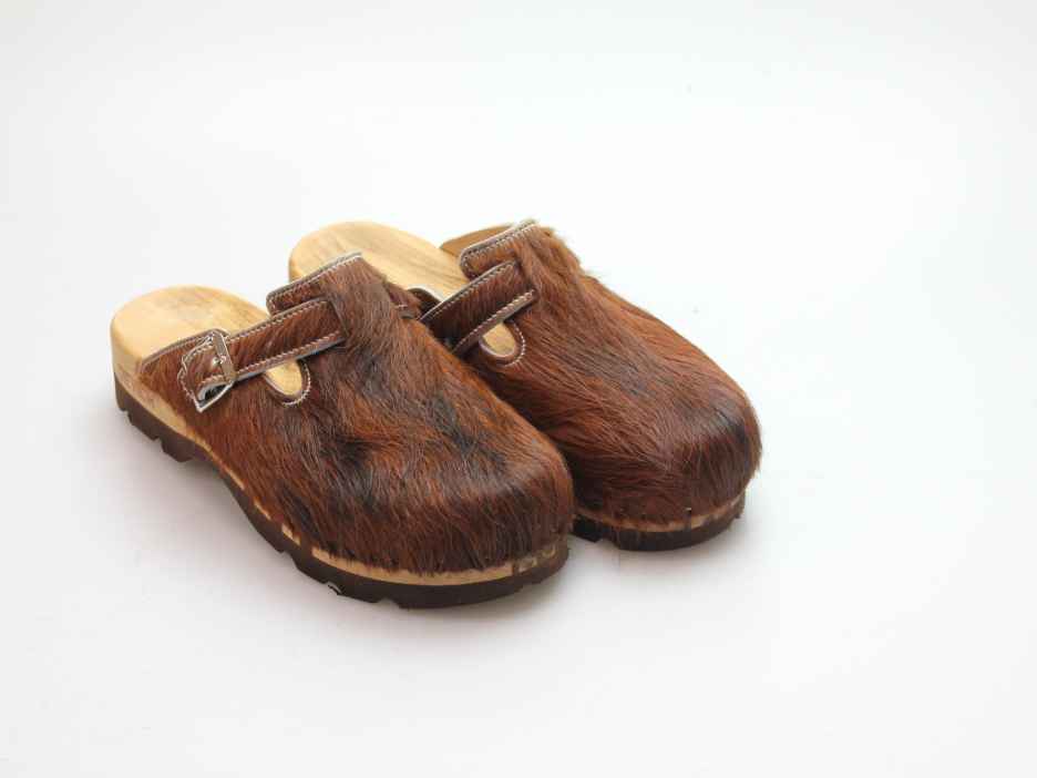 Bewegliche Clogs für Herren in Fell