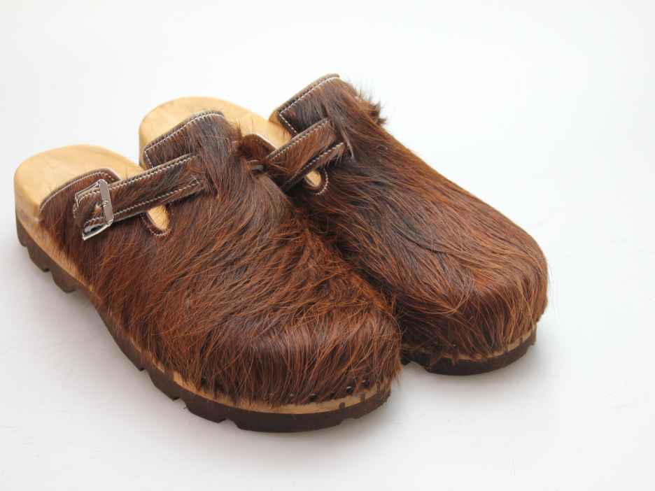 Bewegliche Clogs für Herren in Fell
