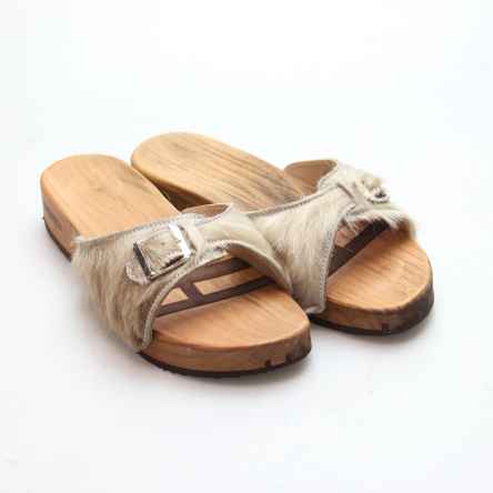 https://holzschuhe.at/en/shop/category/sandales