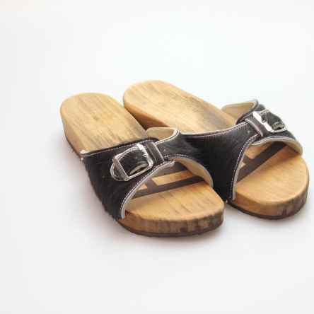https://holzschuhe.at/en/shop/category/sandales