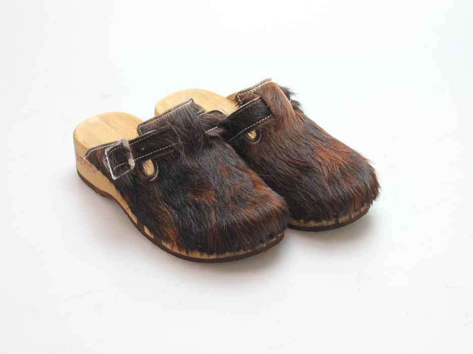 Bewegliche Clogs für Damen in Fell