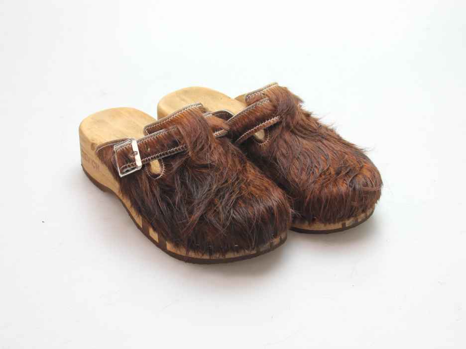 Bewegliche Clogs für Damen in Fell