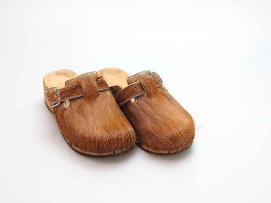 Bewegliche Clogs für Damen in Fell