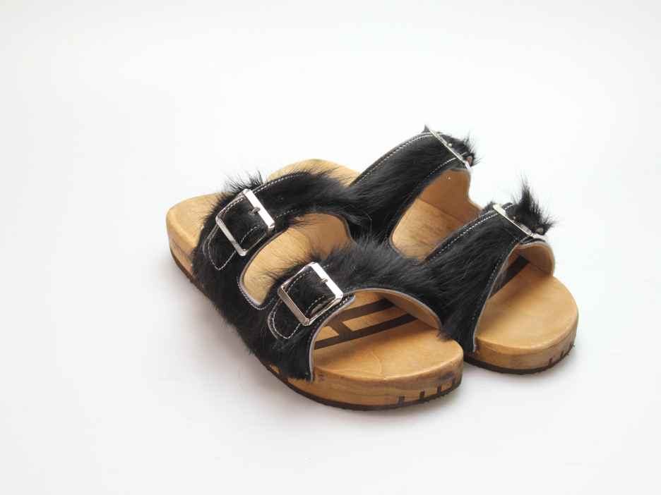 Bewegliche Sandale mit 2 Riemen in Fell