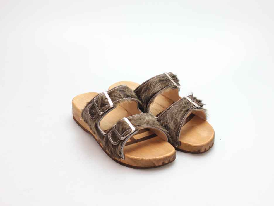 Bewegliche Sandale mit 2 Riemen in Fell