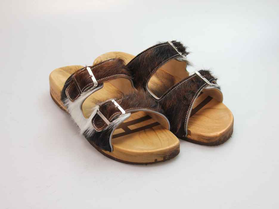 Bewegliche Sandale mit 2 Riemen in Fell
