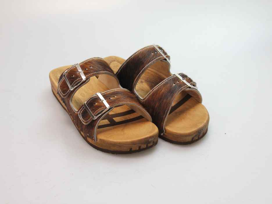 Bewegliche Sandale mit 2 Riemen in Fell