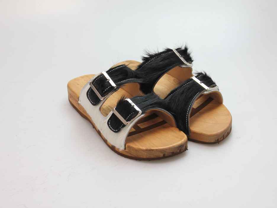 Bewegliche Sandale mit 2 Riemen in Fell