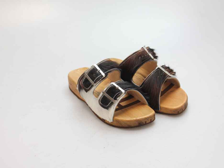 Bewegliche Sandale mit 2 Riemen in Fell