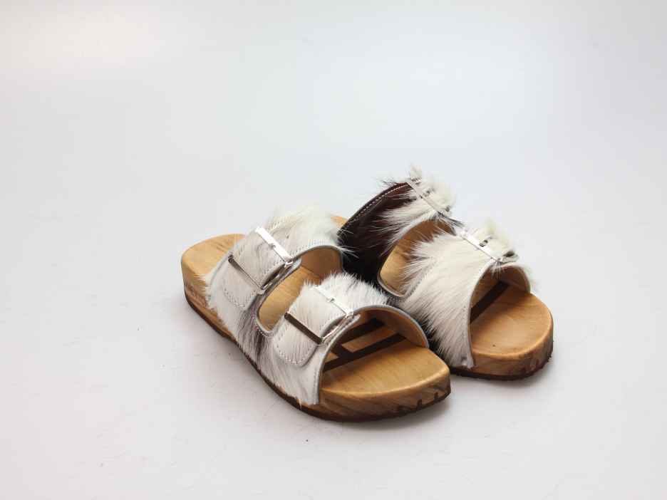Bewegliche Sandale mit 2 Riemen in Fell
