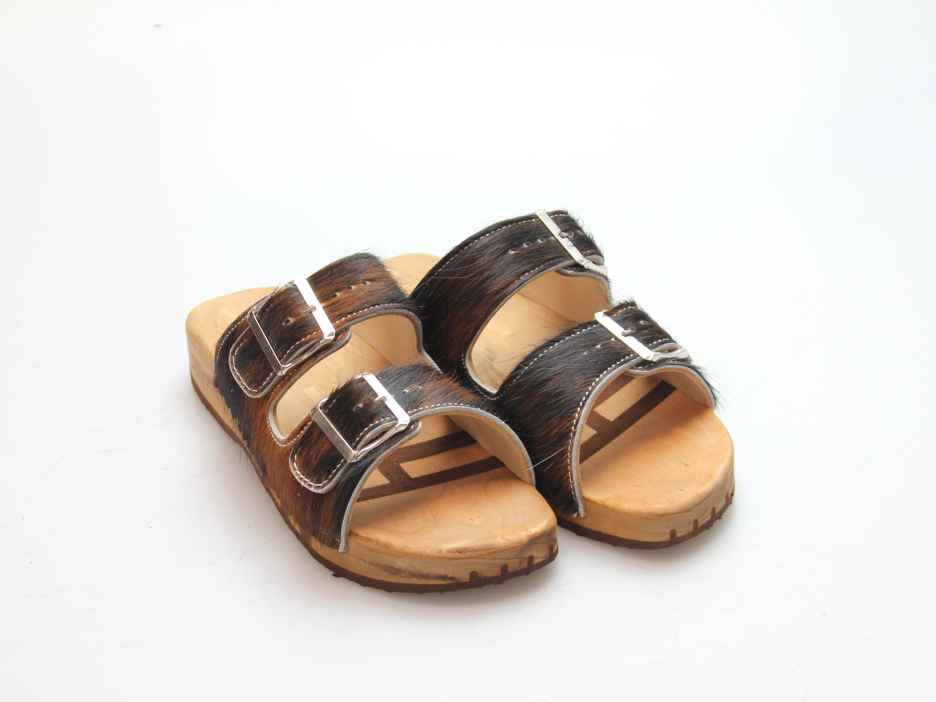 Bewegliche Sandale mit 2 Riemen in Fell