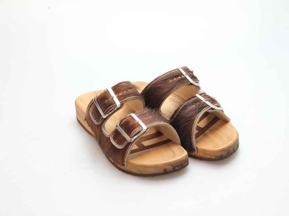 Bewegliche Sandale mit 2 Riemen in Fell