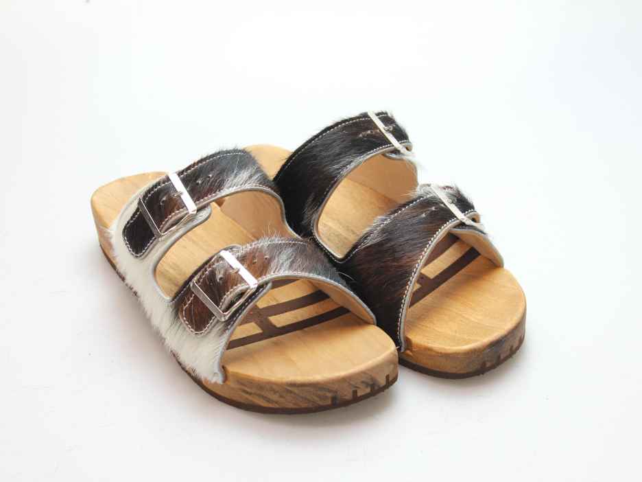 Bewegliche Sandale mit 2 Riemen in Fell