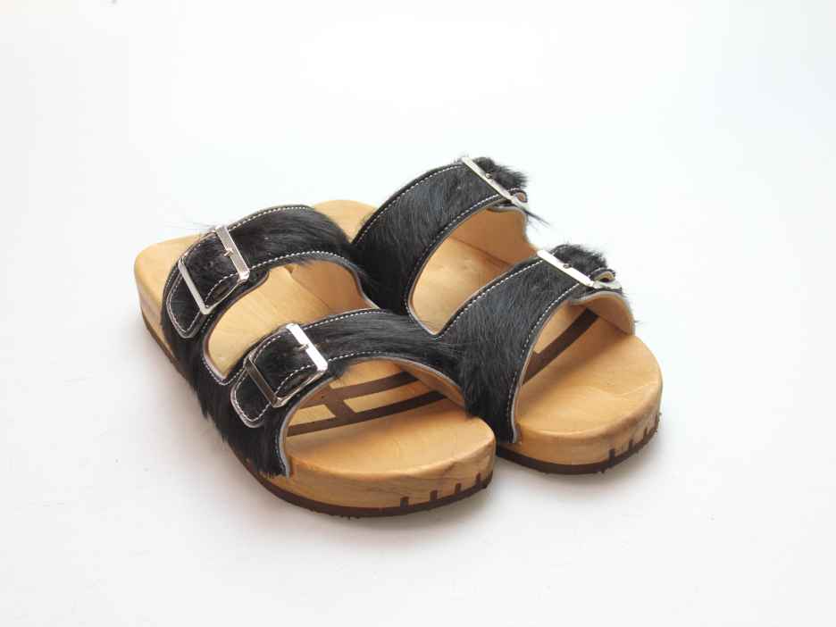 Bewegliche Sandale mit 2 Riemen in Fell