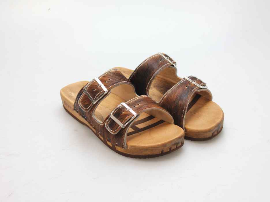 Bewegliche Sandale mit 2 Riemen in Fell